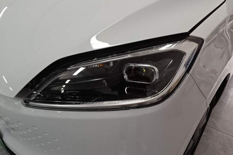 Used Wuling Hongguang New Energy 2025 Extended-Range Hybrid 50 km Utility Version Left Front Headlight