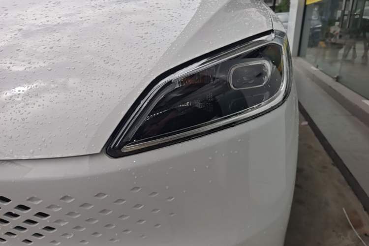 Used Wuling Hongguang New Energy 2025 Extended-Range Hybrid 50KM Comfort Version Left Front Headlight