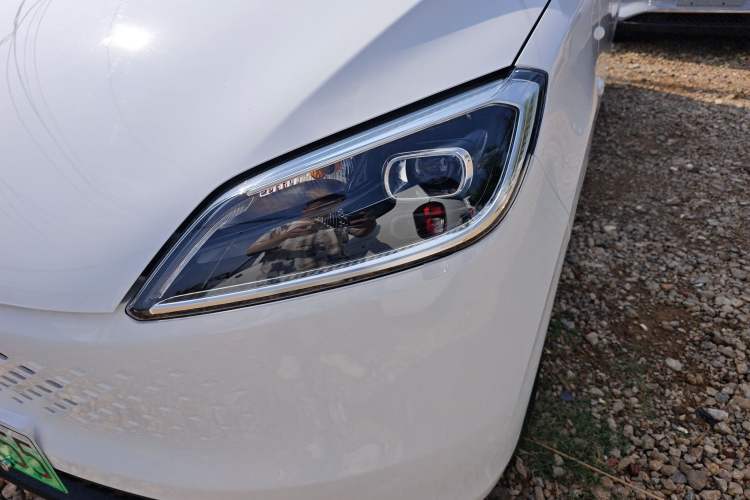 Used Wuling Hongguang New Energy 2025 Model Range-Extending Hybrid 150KM Standard Edition Left Front Headlight