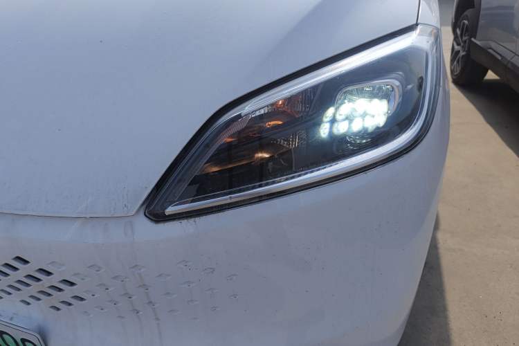 Used Wuling Hongguang New Energy 2025 Extended-Range Hybrid 50 km Standard Version Left Front Headlight