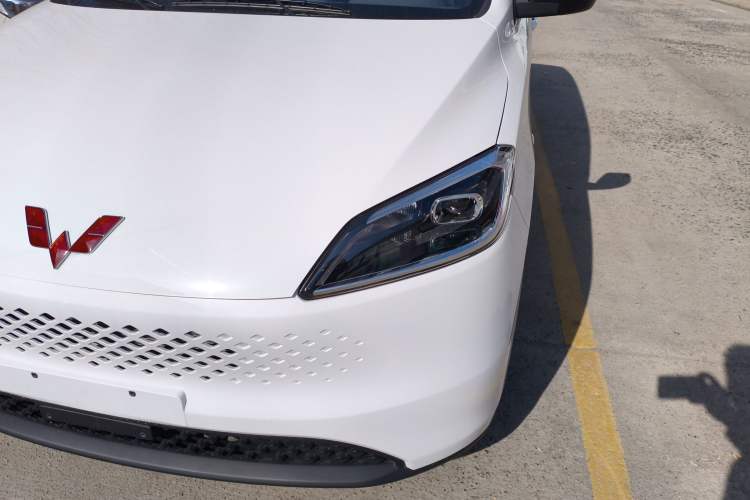 Used Wuling Hongguang New Energy 2025 Extended-Range Hybrid 50KM Comfort Version Left Front Headlight