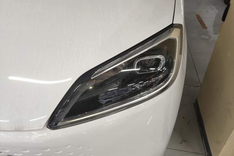 Used Wuling Hongguang New Energy 2025 Extended-Range Hybrid 50 km Utility Version Left Front Headlight