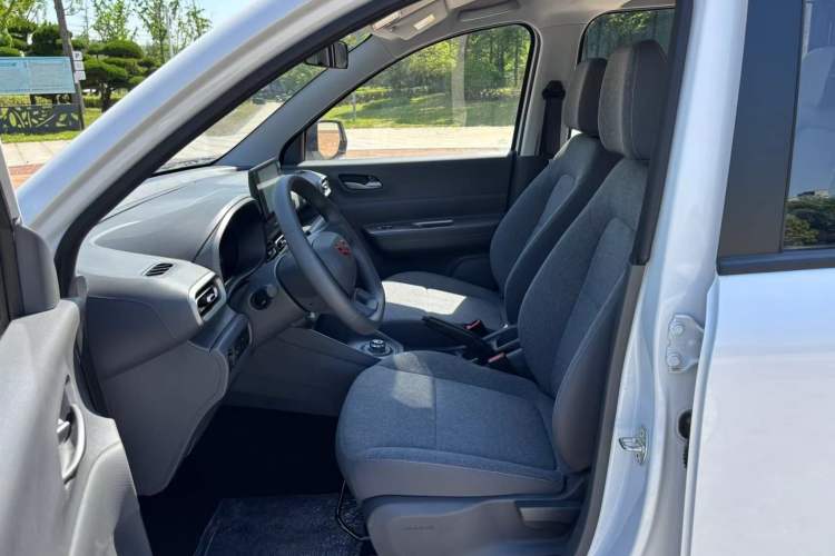 Used Wuling Hongguang New Energy 2025 Extended-Range Hybrid 50KM Comfort Version Left Front Seat