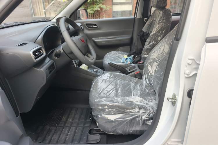 Used Wuling Hongguang New Energy 2025 Extended-Range Hybrid 50 km Standard Version Left Front Seat