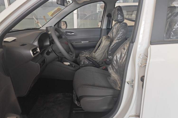 Used Wuling Hongguang New Energy 2025 Extended-Range Hybrid 50KM Comfort Version Left Front Seat