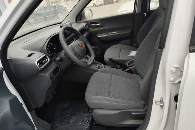 Used Wuling Hongguang New Energy 2025 Extended-Range Hybrid 50KM Comfort Version Left Front Seat