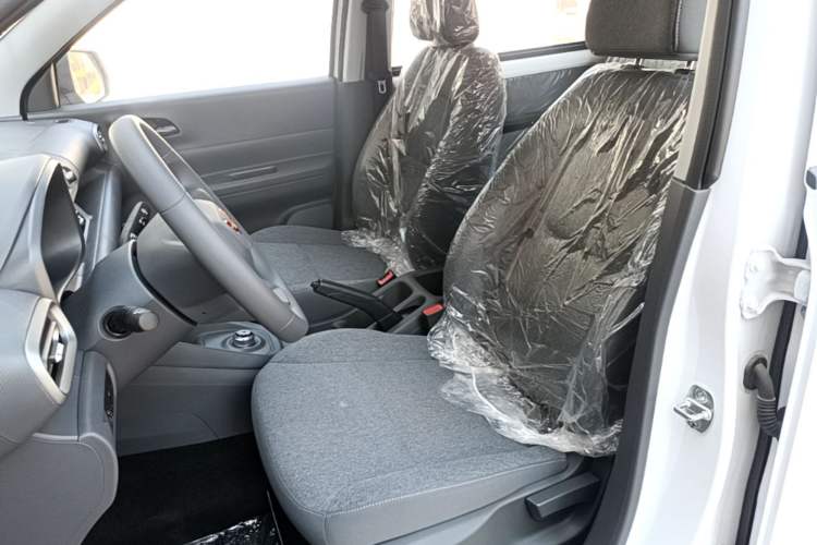 Used Wuling Hongguang New Energy 2025 Extended-Range Hybrid 50 km Utility Version Left Front Seat