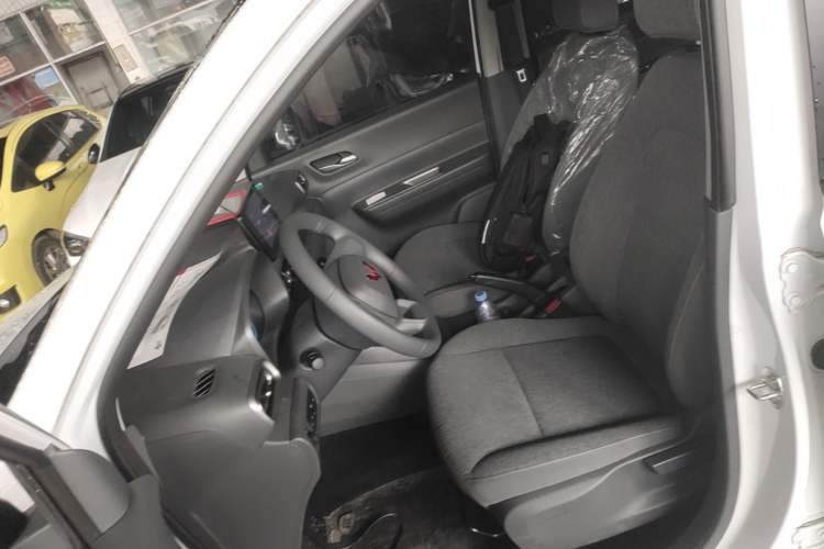 Used Wuling Hongguang New Energy 2025 Extended-Range Hybrid 50KM Comfort Version Left Front Seat
