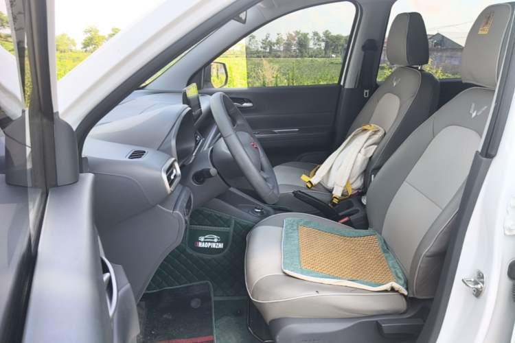 Used Wuling Hongguang New Energy 2025 Extended-Range Hybrid 50KM Comfort Version Left Front Seat