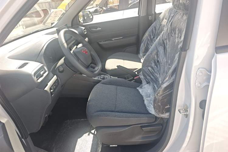 Used Wuling Hongguang New Energy 2025 Extended-Range Hybrid 50KM Comfort Version Left Front Seat