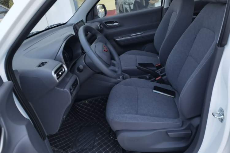 Used Wuling Hongguang New Energy 2025 Extended-Range Hybrid 50KM Comfort Version Left Front Seat