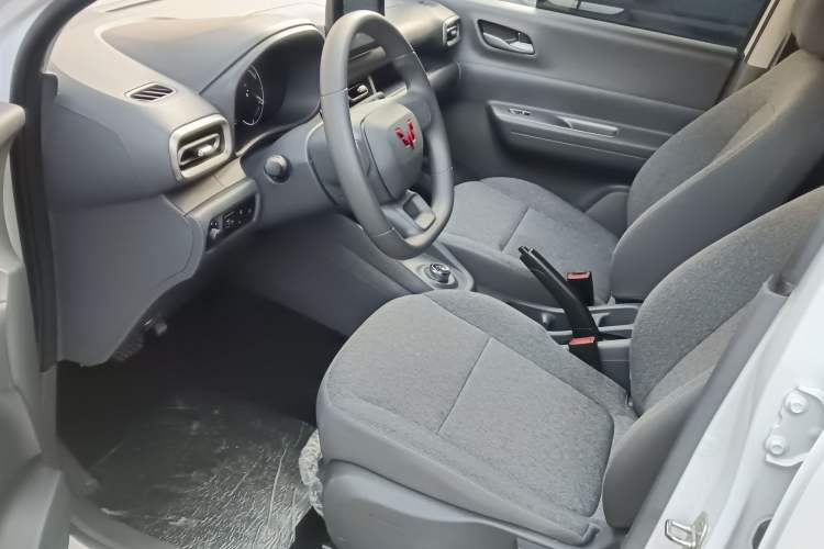 Used Wuling Hongguang New Energy 2025 Extended-Range Hybrid 50KM Comfort Version Left Front Seat