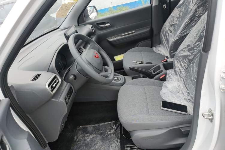 Used Wuling Hongguang New Energy 2025 Extended-Range Hybrid 50KM Comfort Version Left Front Seat