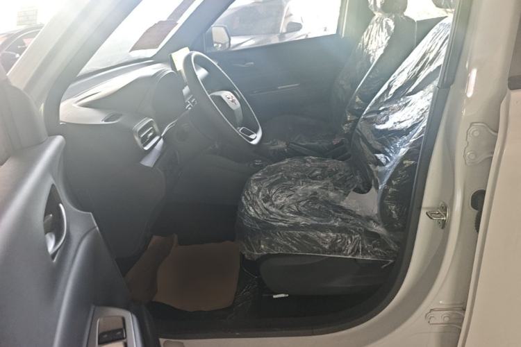Used Wuling Hongguang New Energy 2025 Model Range-Extending Hybrid 150KM Comfort Edition Left Front Seat