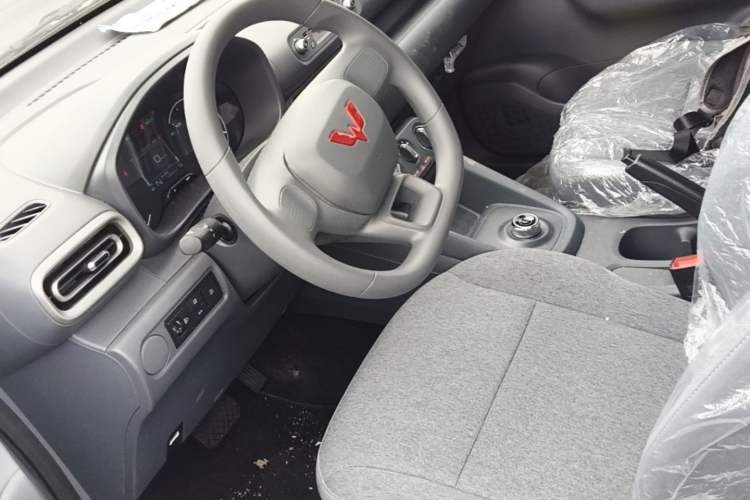 Used Wuling Hongguang New Energy 2025 Extended-Range Hybrid 50 km Utility Version Left Front Seat
