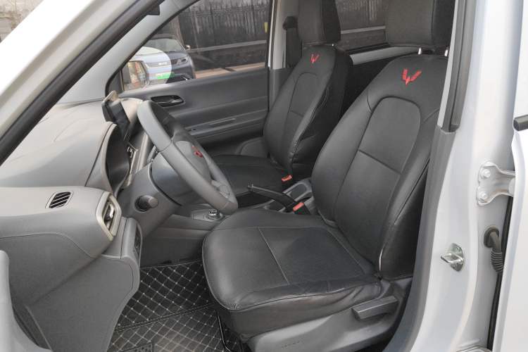 Used Wuling Hongguang New Energy 2025 Extended-Range Hybrid 50 km Standard Version Left Front Seat