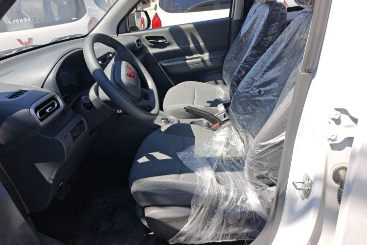 Used Wuling Hongguang New Energy 2025 Extended-Range Hybrid 50 km Utility Version Left Front Seat
