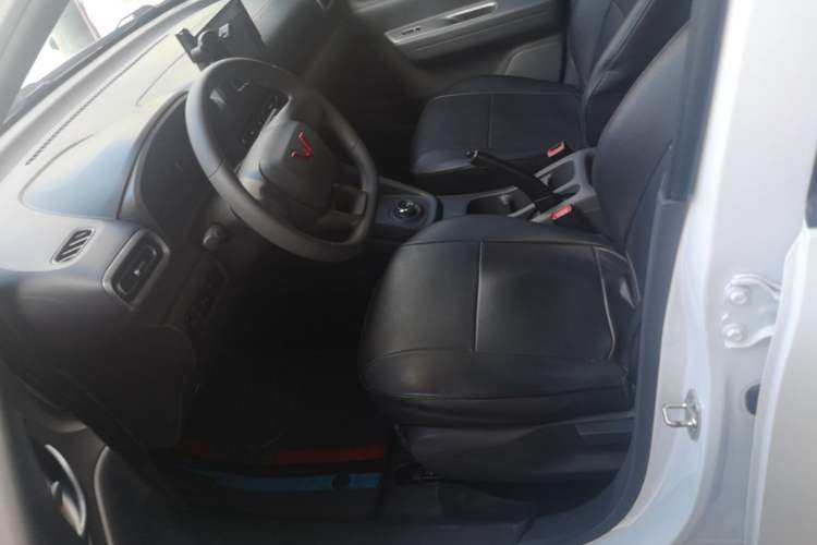 Used Wuling Hongguang New Energy 2025 Extended-Range Hybrid 50KM Comfort Version Left Front Seat