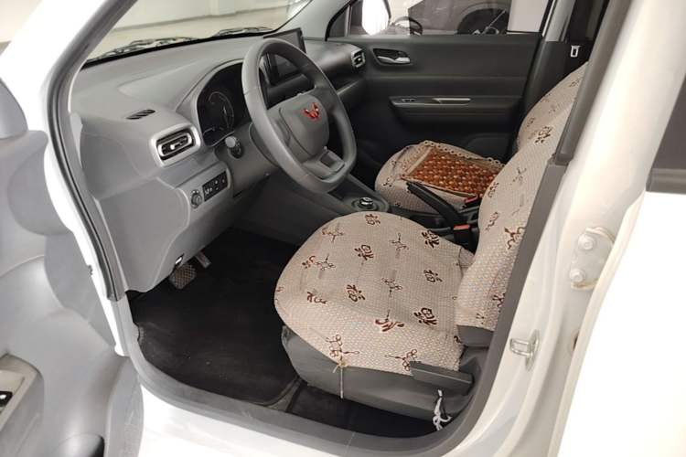 Used Wuling Hongguang New Energy 2025 Extended-Range Hybrid 50KM Comfort Version Left Front Seat