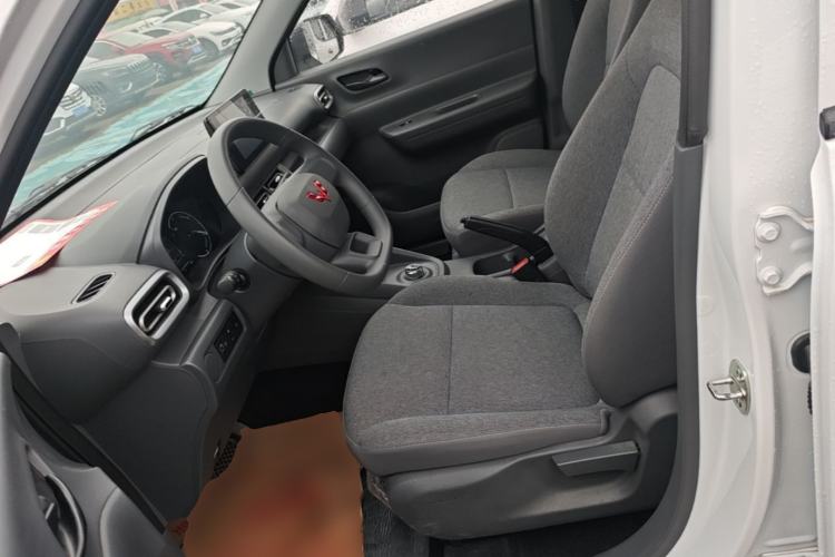 Used Wuling Hongguang New Energy 2025 Extended-Range Hybrid 50 km Standard Version Left Front Seat