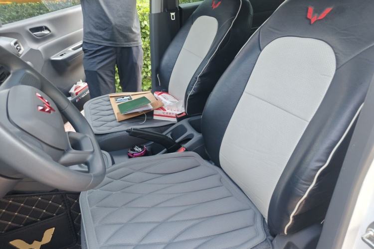 Used Wuling Hongguang New Energy 2025 Extended-Range Hybrid 50KM Comfort Version Left Front Seat