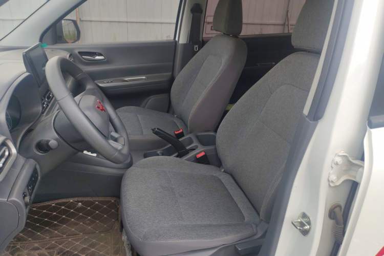 Used Wuling Hongguang New Energy 2025 Extended-Range Hybrid 50KM Comfort Version Left Front Seat