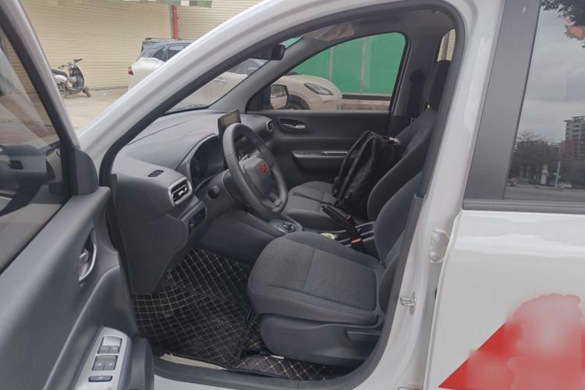 Used Wuling Hongguang New Energy 2025 Extended-Range Hybrid 50KM Comfort Version Left Front Seat