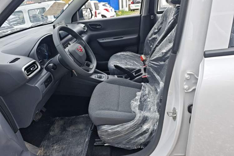 Used Wuling Hongguang New Energy 2025 Extended-Range Hybrid 50 km Standard Version Left Front Seat