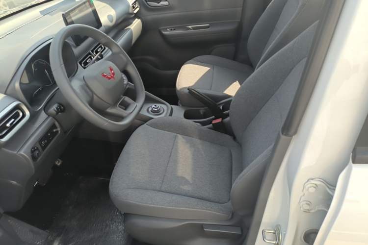 Used Wuling Hongguang New Energy 2025 Extended-Range Hybrid 50KM Comfort Version Left Front Seat