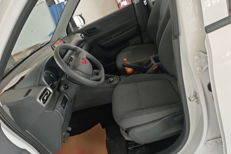 Used Wuling Hongguang New Energy 2025 Extended-Range Hybrid 50 km Standard Version Left Front Seat