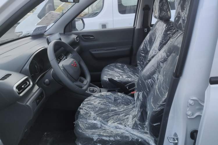 Used Wuling Hongguang New Energy 2025 Extended-Range Hybrid 50 km Standard Version Left Front Seat