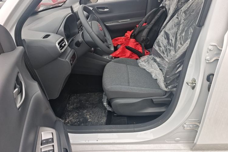 Used Wuling Hongguang New Energy 2025 Model Range-Extending Hybrid 150KM Comfort Edition Left Front Seat