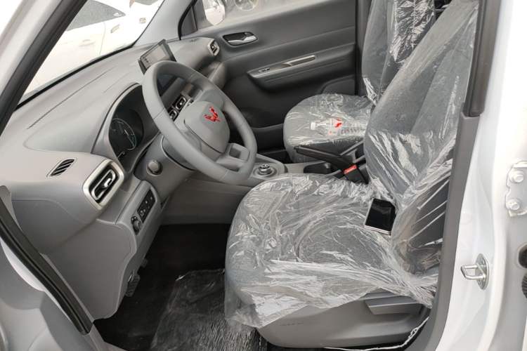 Used Wuling Hongguang New Energy 2025 Extended-Range Hybrid 50KM Comfort Version Left Front Seat