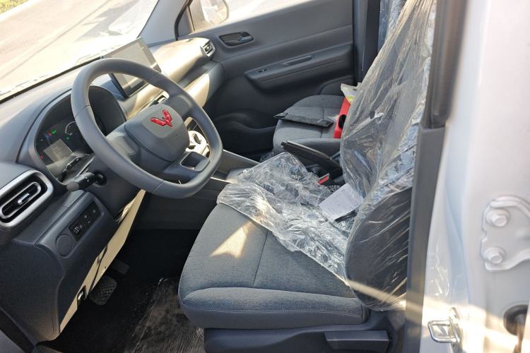 Used Wuling Hongguang New Energy 2025 Extended-Range Hybrid 50 km Standard Version Left Front Seat