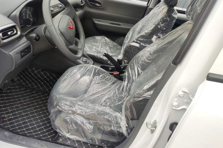 Used Wuling Hongguang New Energy 2025 Extended-Range Hybrid 50 km Utility Version Left Front Seat