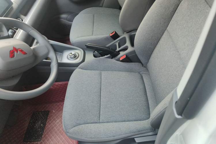 Used Wuling Hongguang New Energy 2025 Extended-Range Hybrid 50KM Comfort Version Left Front Seat
