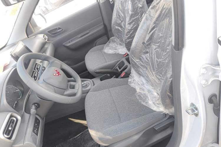 Used Wuling Hongguang New Energy 2025 Extended-Range Hybrid 50 km Standard Version Left Front Seat