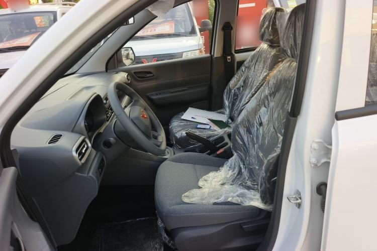 Used Wuling Hongguang New Energy 2025 Extended-Range Hybrid 50 km Utility Version Left Front Seat