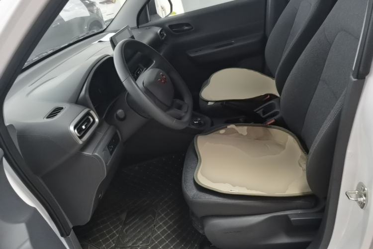 Used Wuling Hongguang New Energy 2025 Model Range-Extending Hybrid 150KM Standard Edition Left Front Seat
