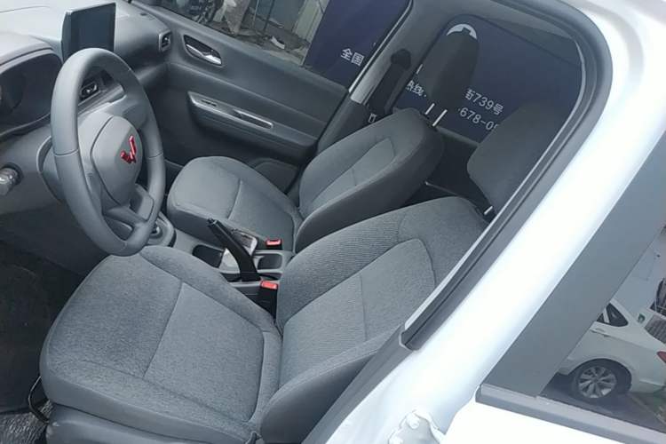 Used Wuling Hongguang New Energy 2025 Model Range-Extending Hybrid 150KM Comfort Edition Left Front Seat
