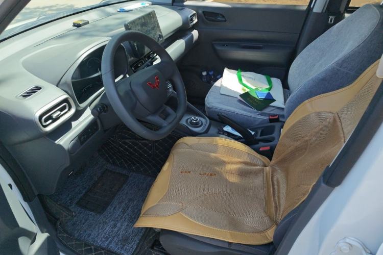 Used Wuling Hongguang New Energy 2025 Extended-Range Hybrid 50 km Utility Version Left Front Seat