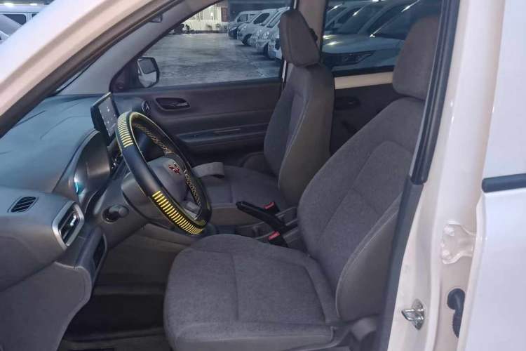 Used Wuling Hongguang New Energy 2025 Extended-Range Hybrid 50 km Standard Version Left Front Seat