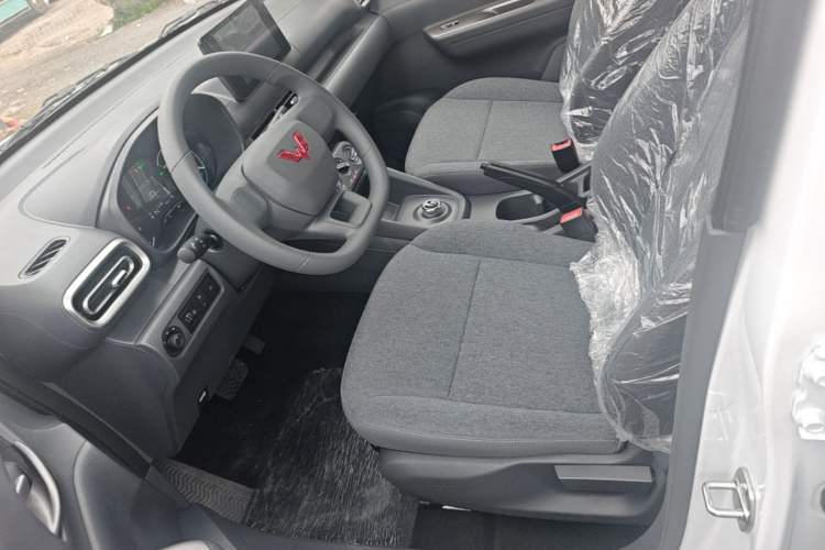 Used Wuling Hongguang New Energy 2025 Extended-Range Hybrid 50KM Comfort Version Left Front Seat
