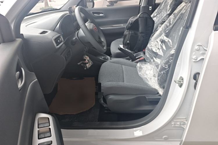Used Wuling Hongguang New Energy 2025 Model Range-Extending Hybrid 150KM Comfort Edition Left Front Seat