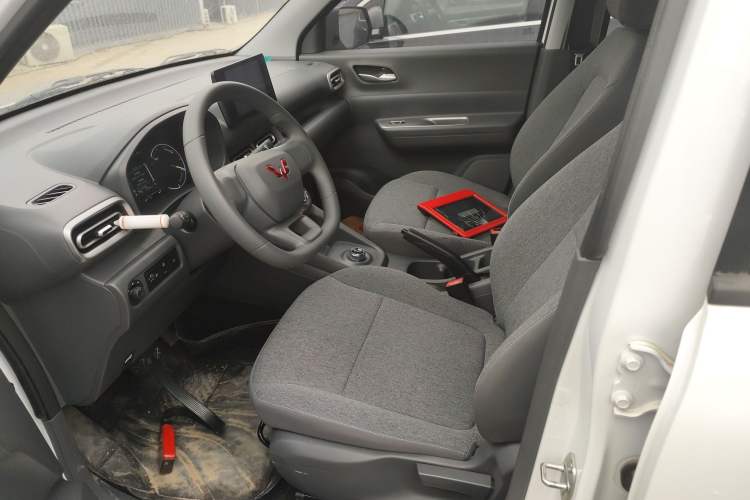 Used Wuling Hongguang New Energy 2025 Extended-Range Hybrid 50KM Comfort Version Left Front Seat
