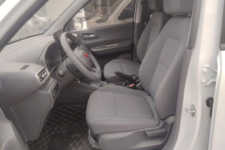 Used Wuling Hongguang New Energy 2025 Extended-Range Hybrid 50KM Comfort Version Left Front Seat