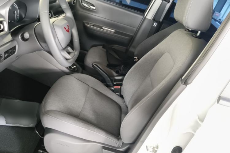 Used Wuling Hongguang New Energy 2025 Extended-Range Hybrid 50KM Comfort Version Left Front Seat