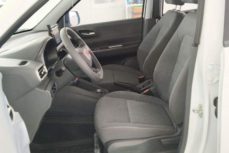 Used Wuling Hongguang New Energy 2025 Model Range-Extending Hybrid 150KM Comfort Edition Left Front Seat