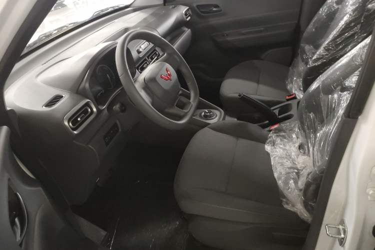 Used Wuling Hongguang New Energy 2025 Extended-Range Hybrid 50 km Utility Version Left Front Seat