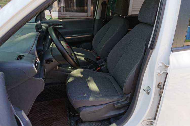 Used Wuling Hongguang New Energy 2025 Extended-Range Hybrid 50KM Comfort Version Left Front Seat